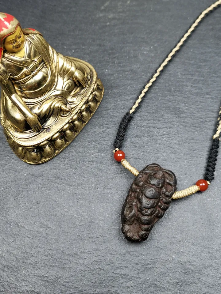 Gandhanra Handmade Tibetan Tsa Tsa Mold Amulet, Scorpion Guru of Padmasambhava,1.6 inchs