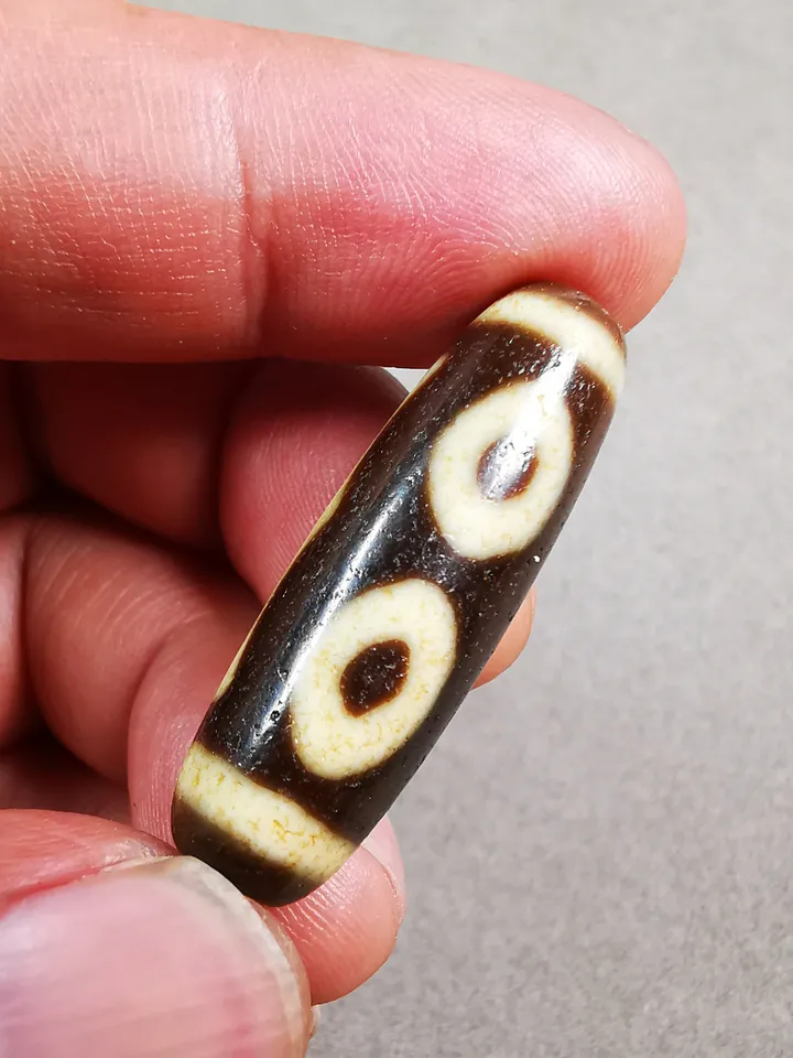 Gandhanra Tibetan 3 Eyed Dzi Bead,Tibetan Chung,Wealth Amulet,Small Size 36*11 mm