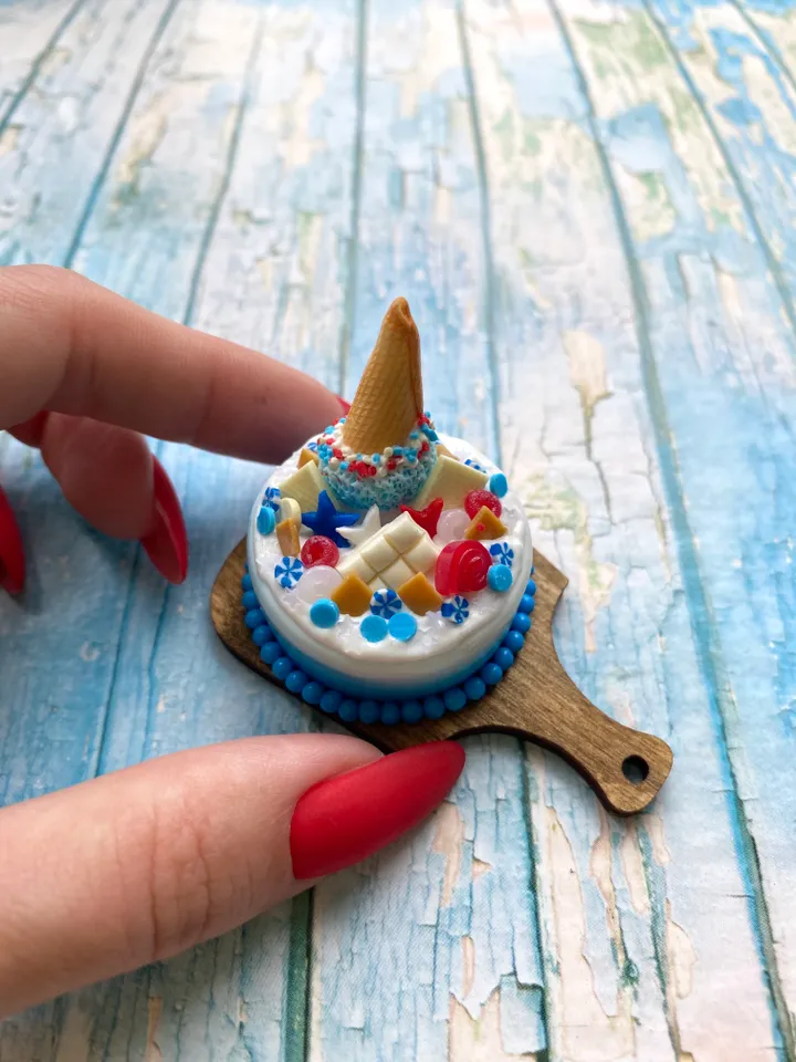 Miniature 4th July Cake with Polymer Clay for Dollhouse Souvenir