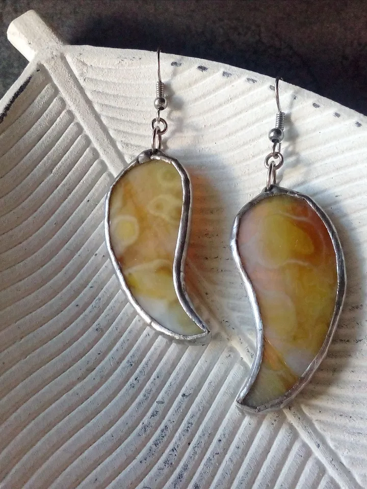 Yellow wavy earring, glass earrings, simple stained glass, curle earrings, kawaii earrings, Dangle earrings