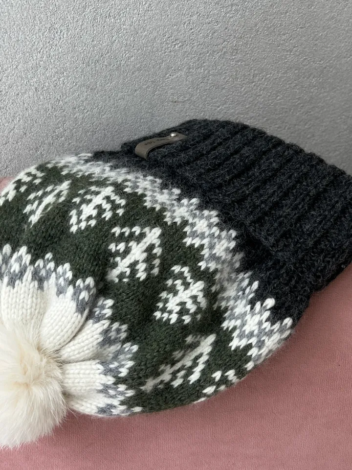 Knitted jacquard pompom hat