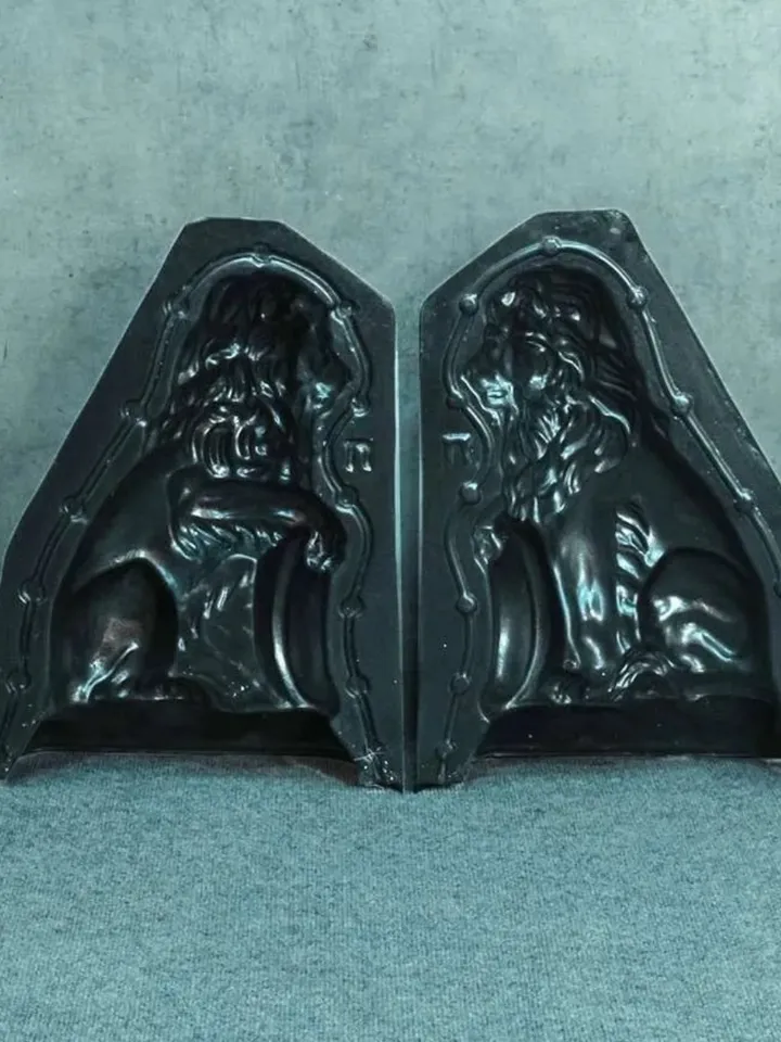 Plastic mold for concrete and gypsum "Lion the left side" DIY