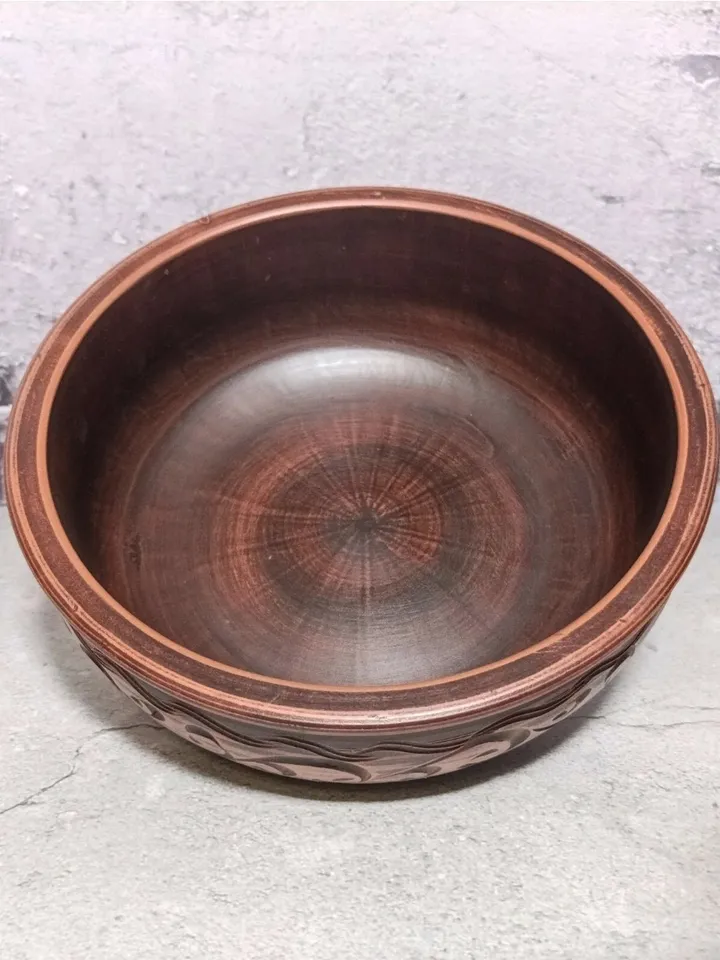 Pottery casserole 84.53 fl.oz Handmade from red clay, carved pattern