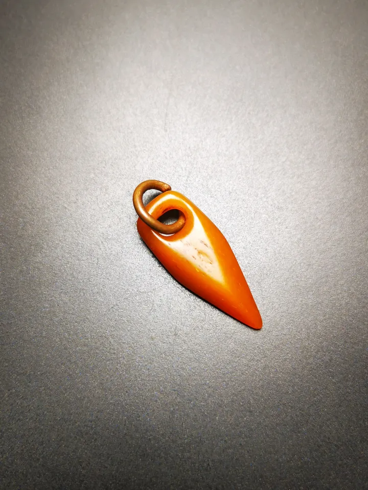 Gandhanra Tibetan Bone Carved Amulet Kila(Dorje Phurba), Hand-Carved Bead Counter Click Pendant for Mala,Prayer Beads