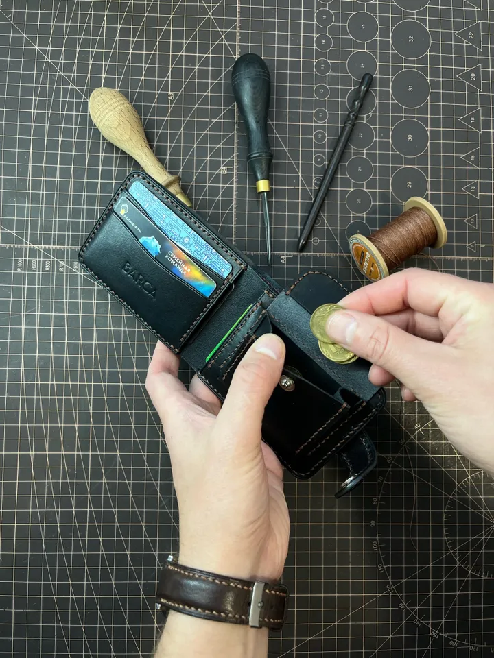 PDF Pattern Bifold Wallet - Download PDF & video TUTORIAL. Punch pitch 4 mm.