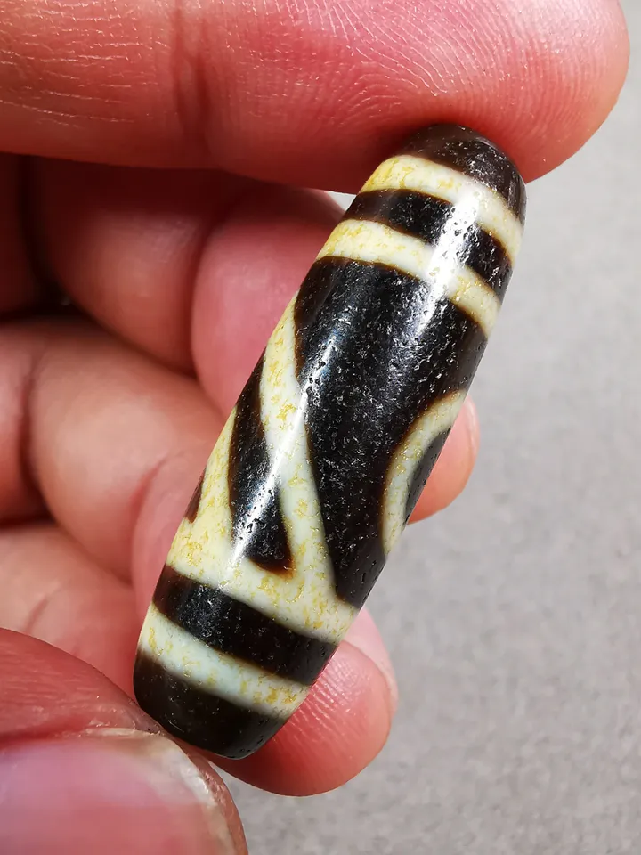Gandhanra Tibetan One Eyed Mountain Peak Dzi Bead,Tibetan Chung,Wealth Amulet,Small Size 36*11 mm
