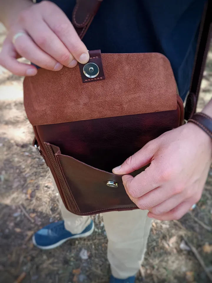 PDF Pattern for a men's crossbody bag. Increased size. Download PDF. Men's bag leather pattern. Classic men's leather bag - pattern.