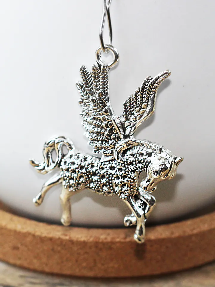 Pegasus tea infuser for loose leaf tea, Tea Maker with fantasy creature charm, Tea Steeper fantasy animals Herbal tea