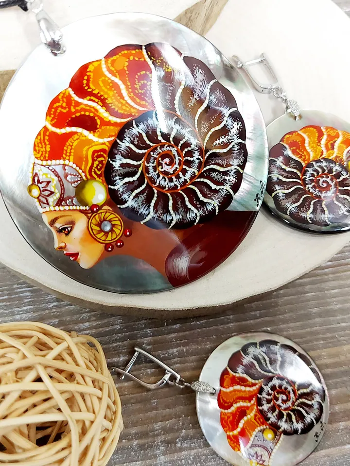 Handmade jewelry set: Queen Ammonite the Ocean mistress on pearl necklace and bohemian earrings. Painted lacquer shell for fantasy lover