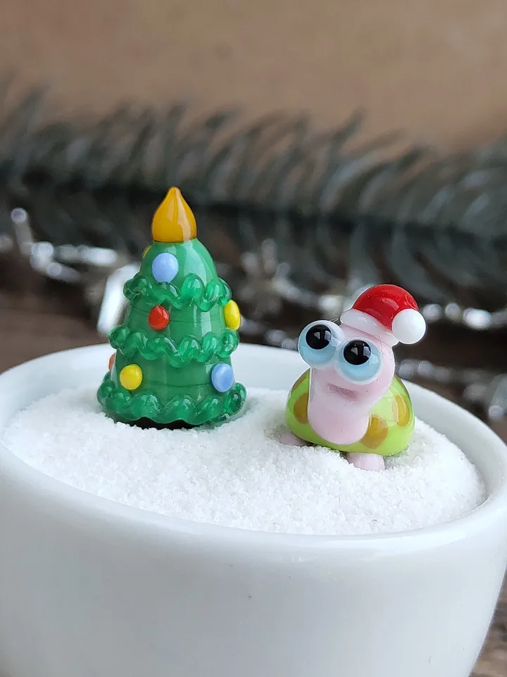 Tiny turtle miniature, glass turtle figurine, turtle sculpture , small terrarium animal for dollhouse decoration Santa hat figurine