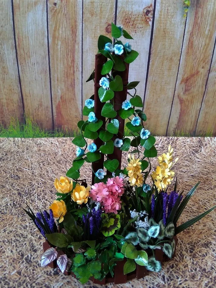 Corner front garden for the puppet garden.1:12 scale.