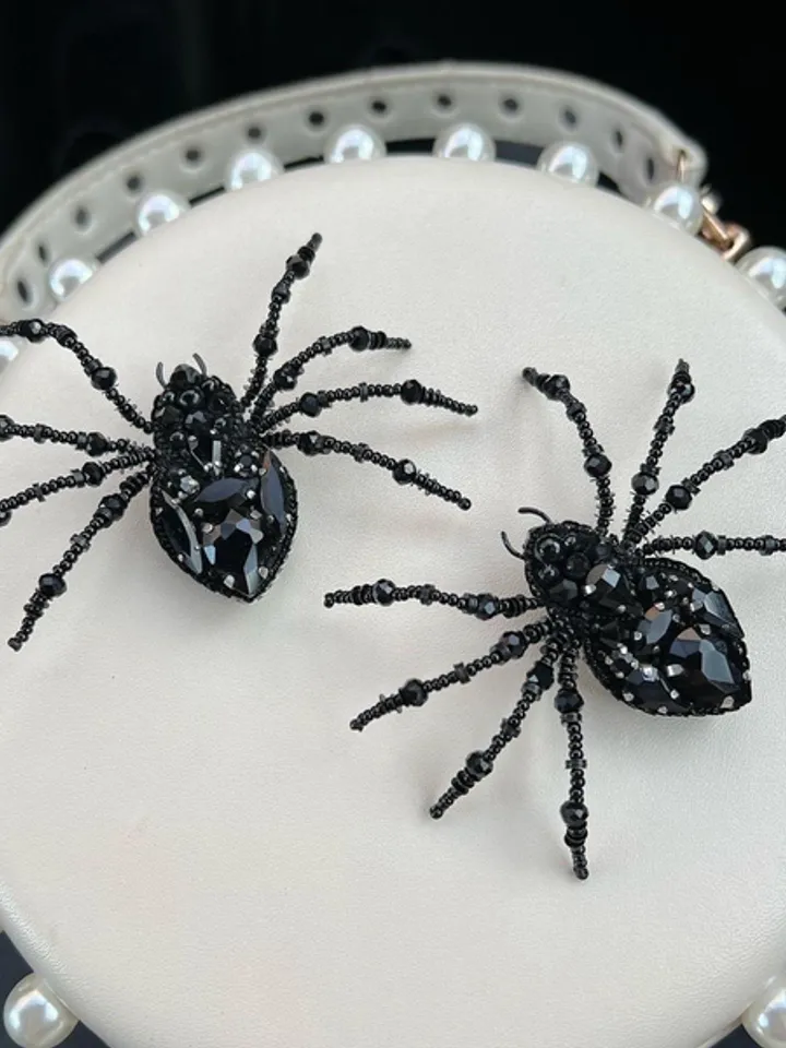 Spider brooch/handmade brooch/handmade jewelry/halloween idea/halloween brooch/spider jewelry