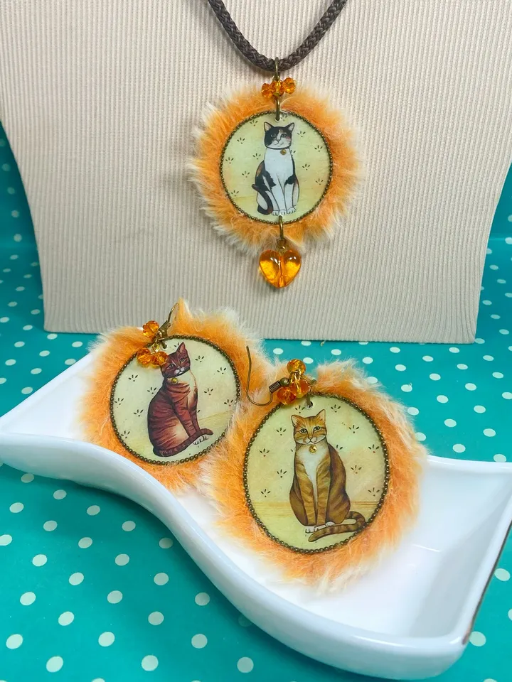 Handmade jewelry set. Creative set of jewelry.
