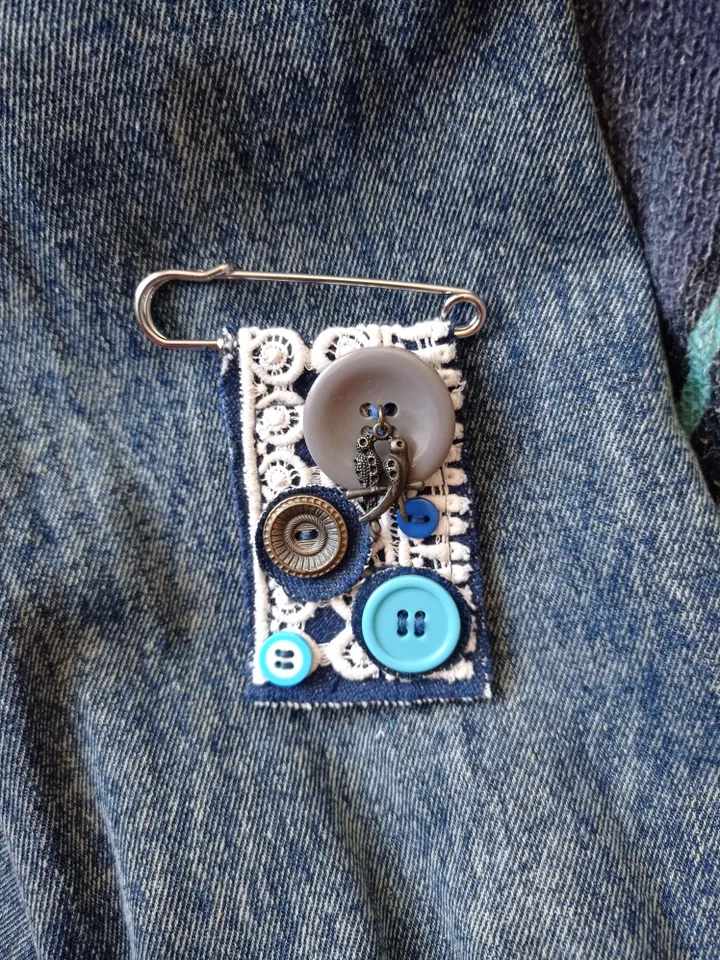 Denim brooch kilt pin "Birds"