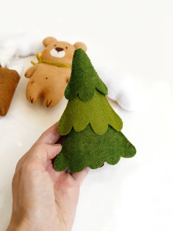 Felt woodland bear with clouds, spruce tree and mountain garland hand sewing PDF tutorial with patterns. DIY forest nursery wall and baby cot decoration
