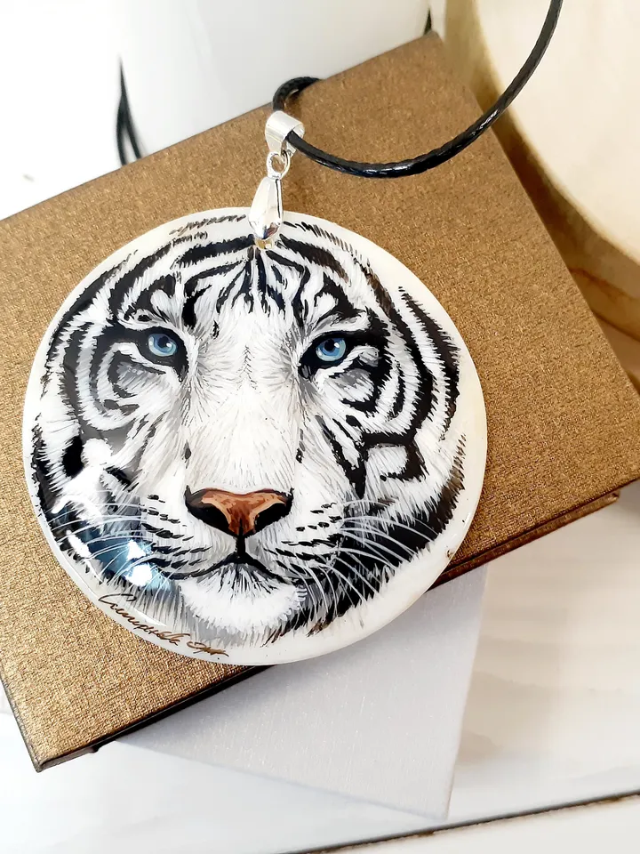 Endangered Elegance: Exquisite Mother-of-Pearl Pendant Depicting Majestic White Tiger - Symbol of Strength, Ethereal Grace, and Beauty