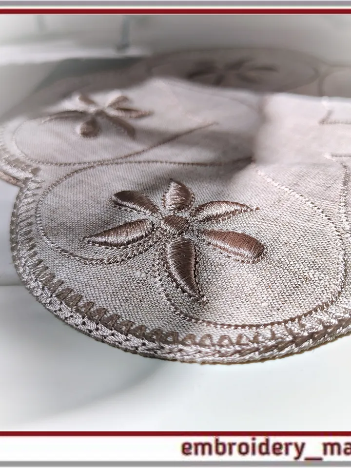 In the hoop embroidery design napkin and wreath 2 designs