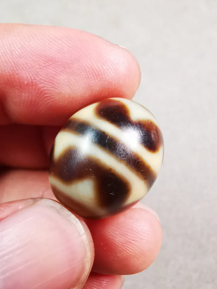 Gandhanra Tibetan Round Tiger Tooth Dzi Bead(Darrow or Taklok Dzi),Tibetan Chung,Wealth Amulet,Small Size 20*17 mm