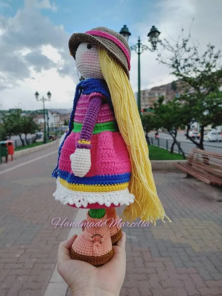 Freya Doll β 33 cm Articulated Crochet Amigurumi β Handmade Cotton Collectible Doll β Unique Gift for Girls or Decor β Ready to Ship