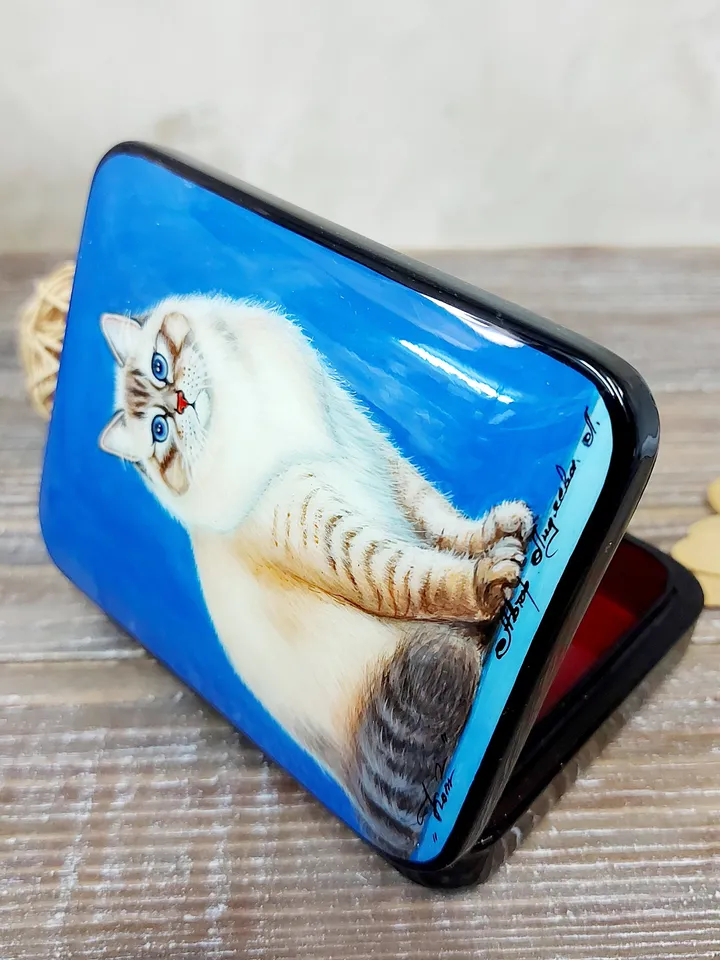 Beautiful Russian Lacquer Box"Fluffy cat" Hand painted miniature painting jewelry box Mother of pearl Papier mache Art gift Fedoskino
