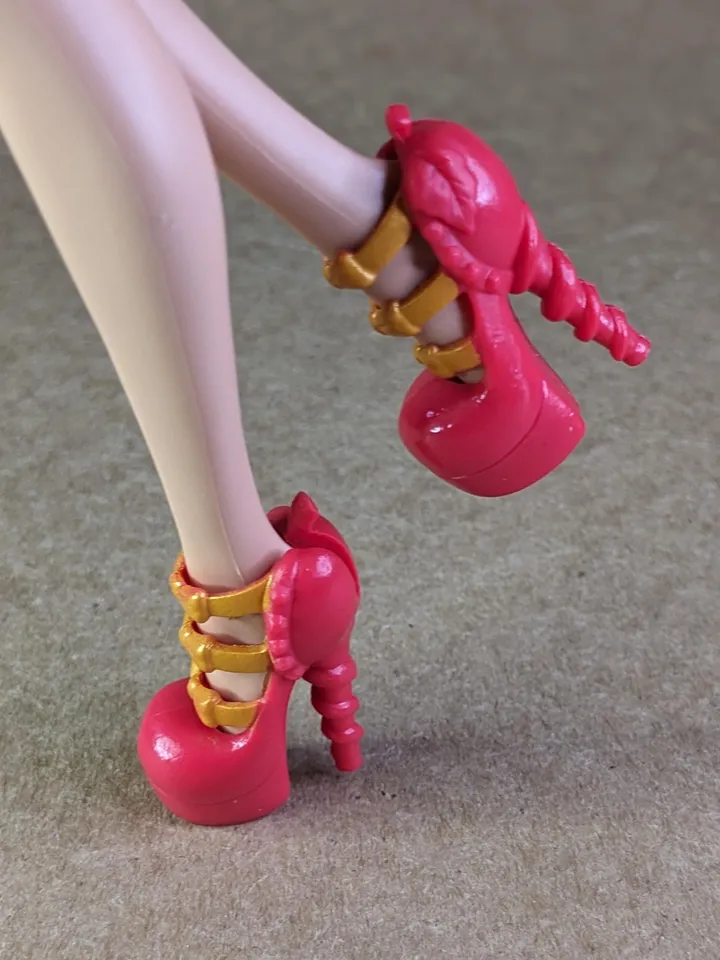 Red shoes with high heels for 10.5 inch female dolls (MH, EAH)