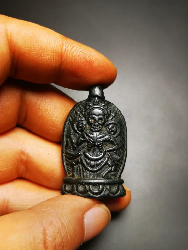 Gandhanra Antique Hand Carved Tibetan Amulet Pendant,Masters of Sitavana Skull,Made of Obsidian,100 Years Old