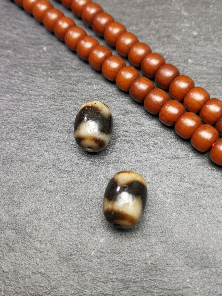 Gandhanra TibetanTiger Tooth Dzi Bead Accessories,Dzi Spacer Beads,Marker Beads for Mala Necklace,0.66" × 0.51"