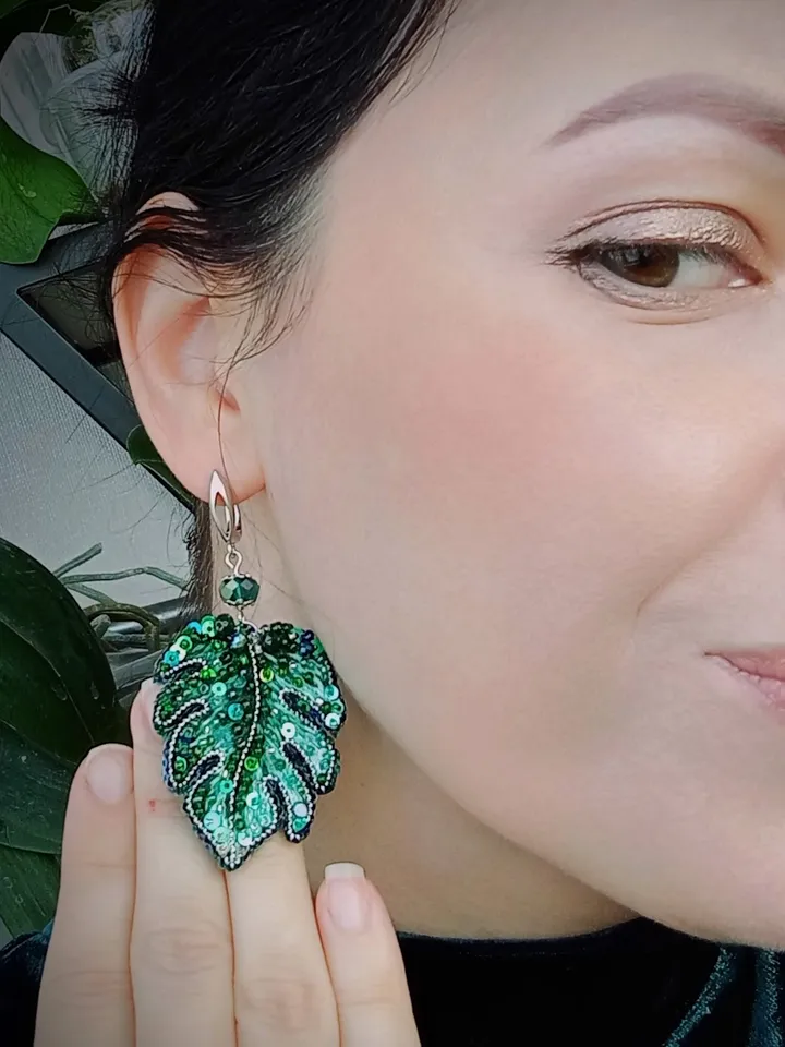 Handmade beaded emerald monstera leaf earrings, monstera jewelry, plant earrings, leaves earrings, monstera gift