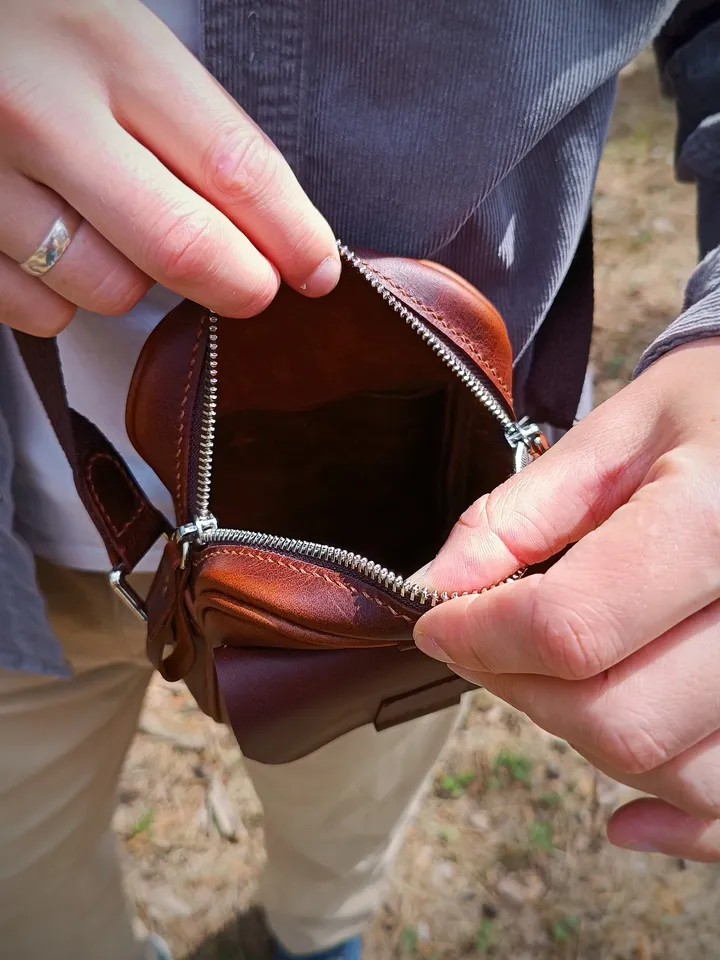 PDF Men's crossbody bag pattern - Download PDF. Men's phone bag.