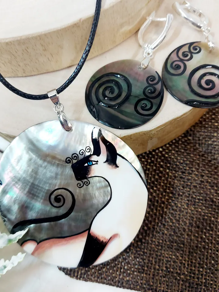 Whimsical Siamese Cat Jewelry Set: Hand-Painted Pendant and Spiral Earrings - Embodying the Grace and Intrigue of Siamese Cats