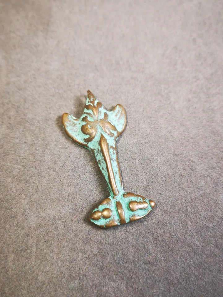 Gandhanra Handmade Tibetan Buddhist Amulet Garuda,Garula,Suparna,Golden-winged Bird Pendant,Made of Lima Brass,40 years old