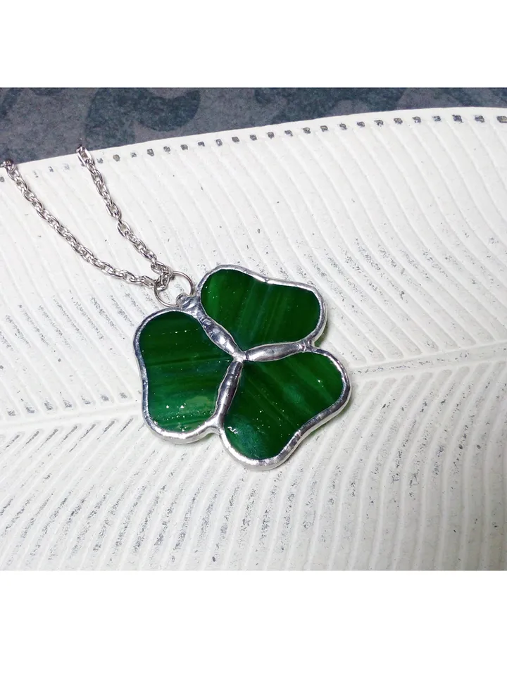 Trefoil, st patricksday, Shamrock leaf, Irish pendant, lucky shamrock, Clover leaf necklace, St Patrick's day plant