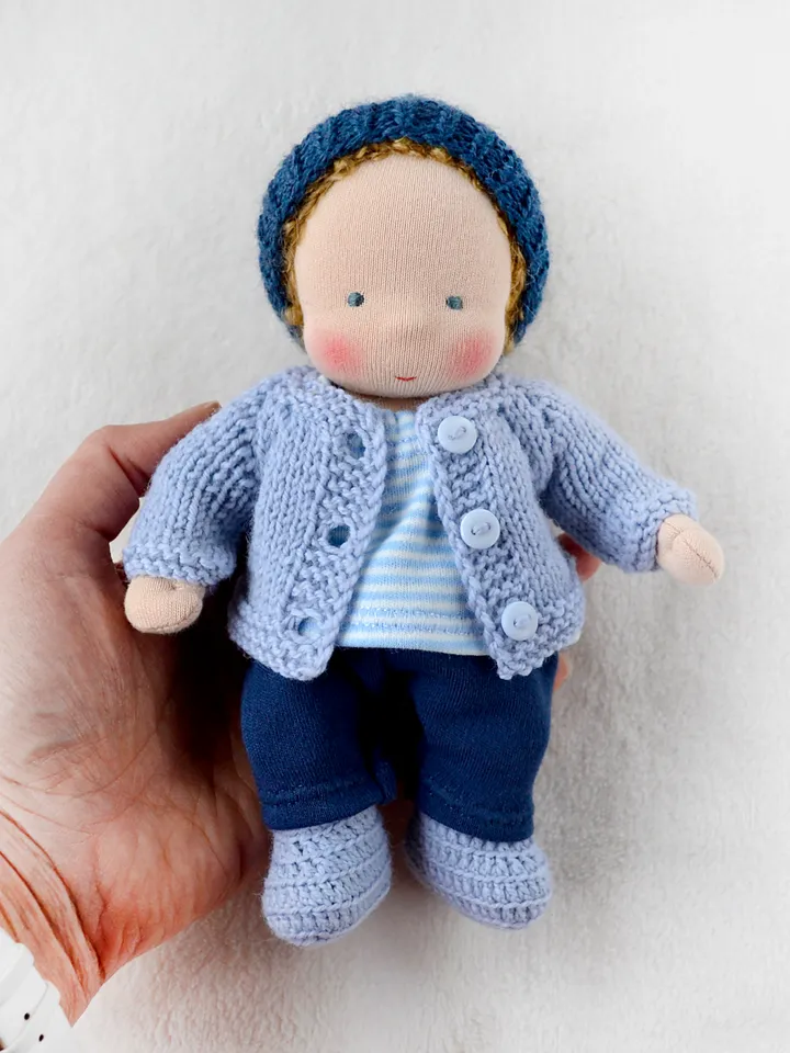 DIY Knitted cardigan for Waldorf dolls. 4 sizes. PDF knitting pattern and tutorial.