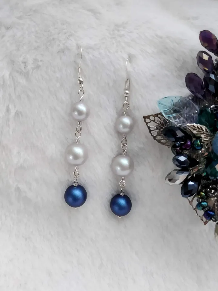 Handmade beaded brooch flower blue berry, one of a kind jewelry, flower brooch, leaf brooch, swarovski pearls earrings,