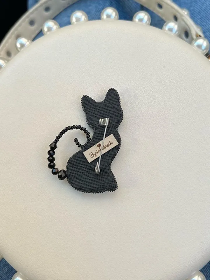 Cat brooch/kitten brooch/handmade brooch/handmade jewelry/black cat