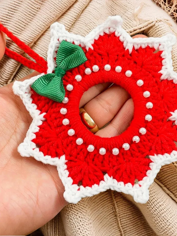 Christmas Crochet Wreath Ornament PDF Pattern – Easy DIY Holiday Decoration, Red & White Crochet Wreath with Pearls and Bow