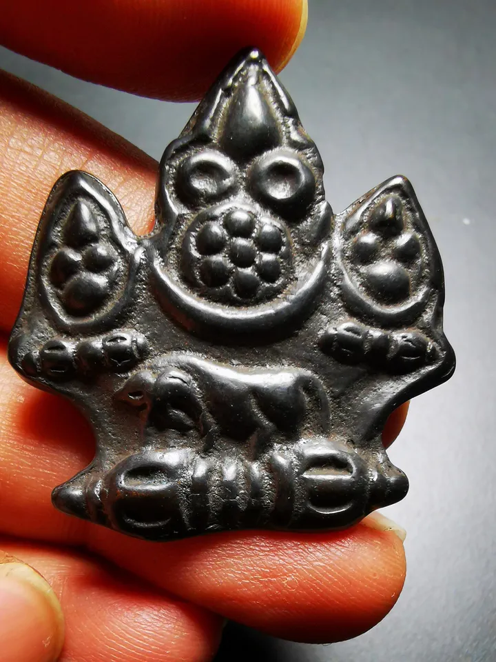 Gandhanra Antique Tibetan Buddhist Protective Amulet Pendant,Mani Jewel/Wish-Fulfilling Cintamani Badge, Nubro,50 Years Old