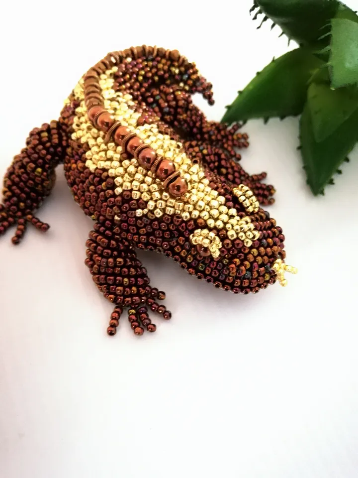 Bead brooch, Lizard brooch, hand embroidery