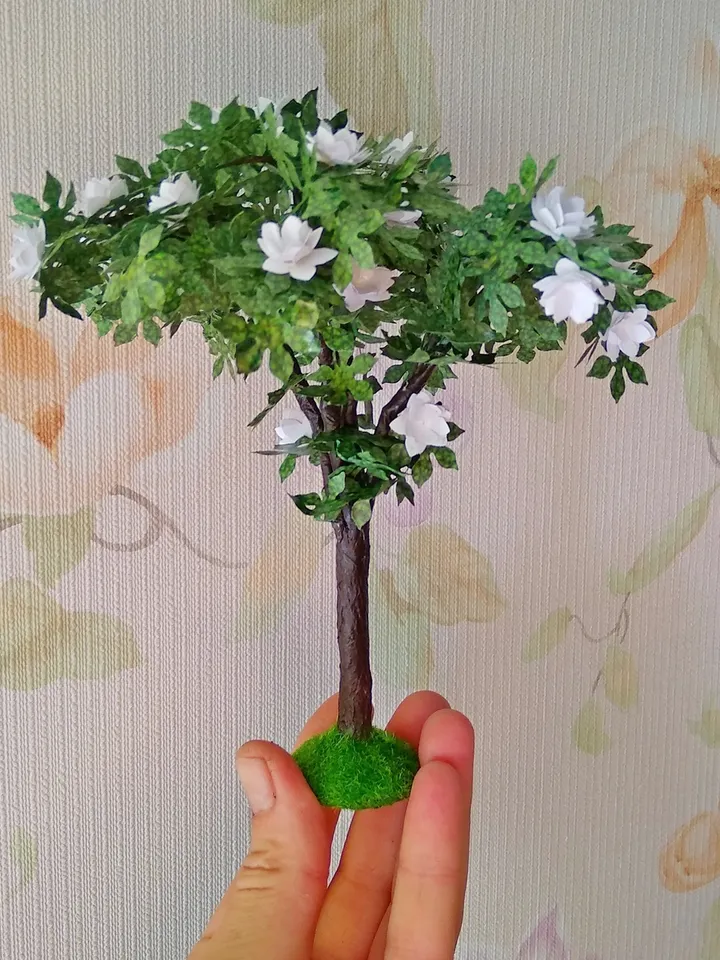 Tree for the puppet garden.1:12 scale.