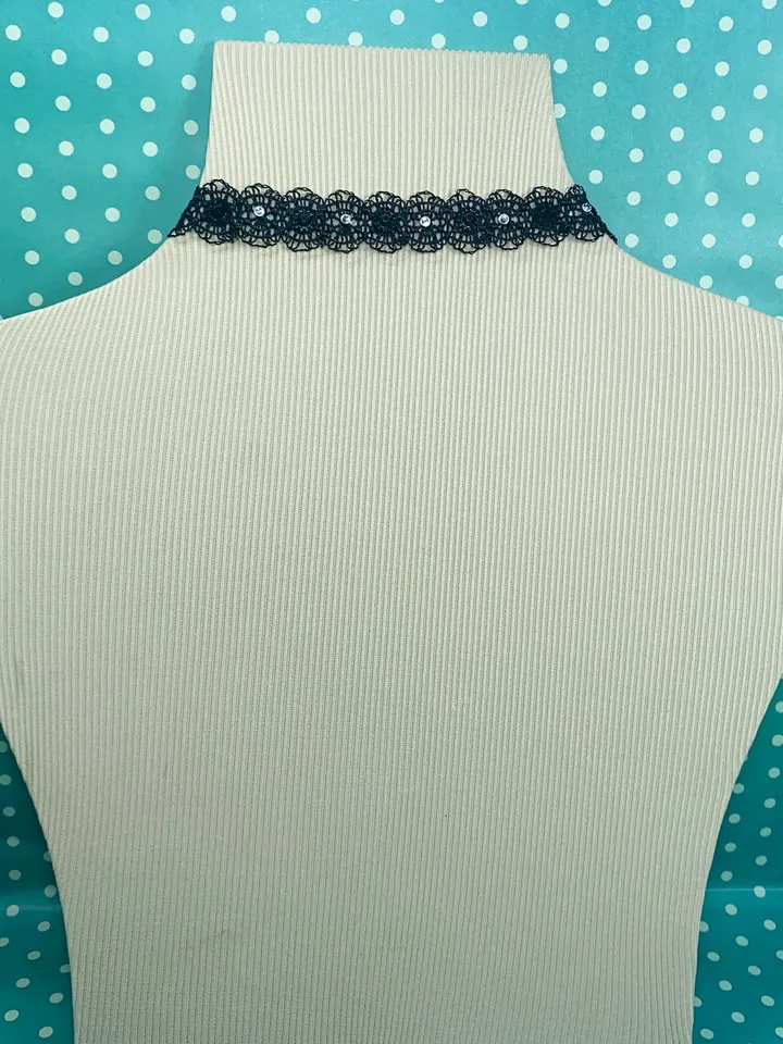 The choke and bracelet are lace. Set of jewelry. handmade.