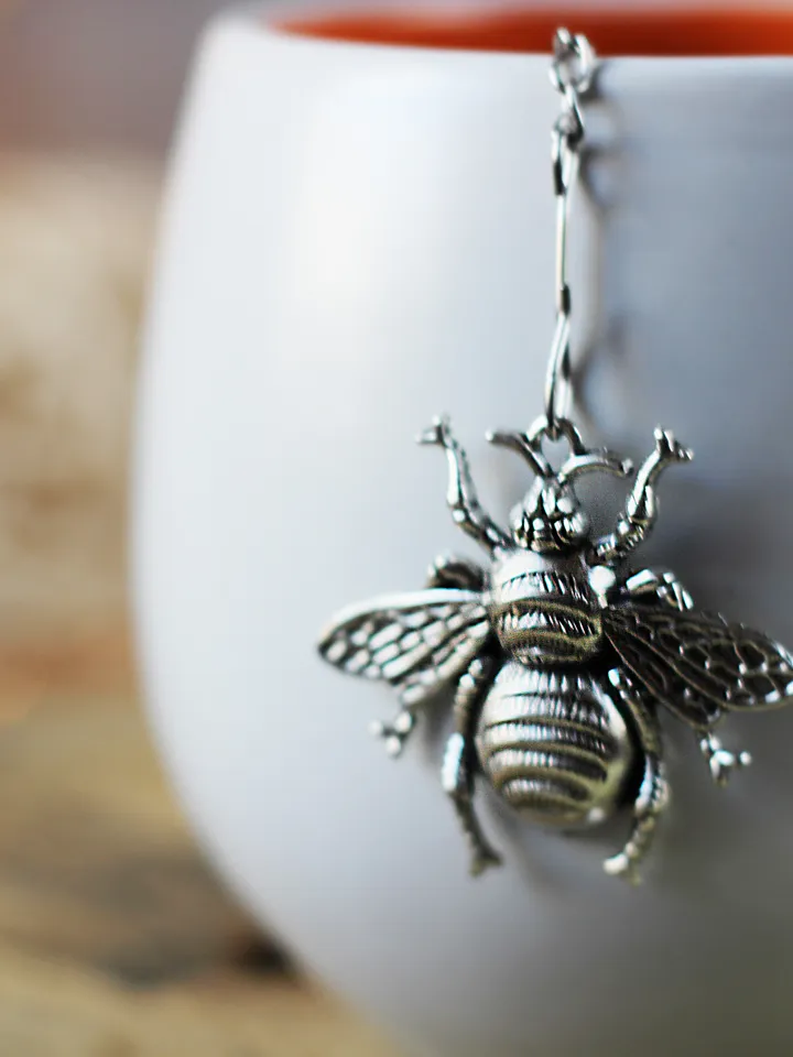 Honey bee tea ball infuser for herbal tea, Tea infuser charm bee, Tea Strainer bee pendant, loose leaf tea lover gift