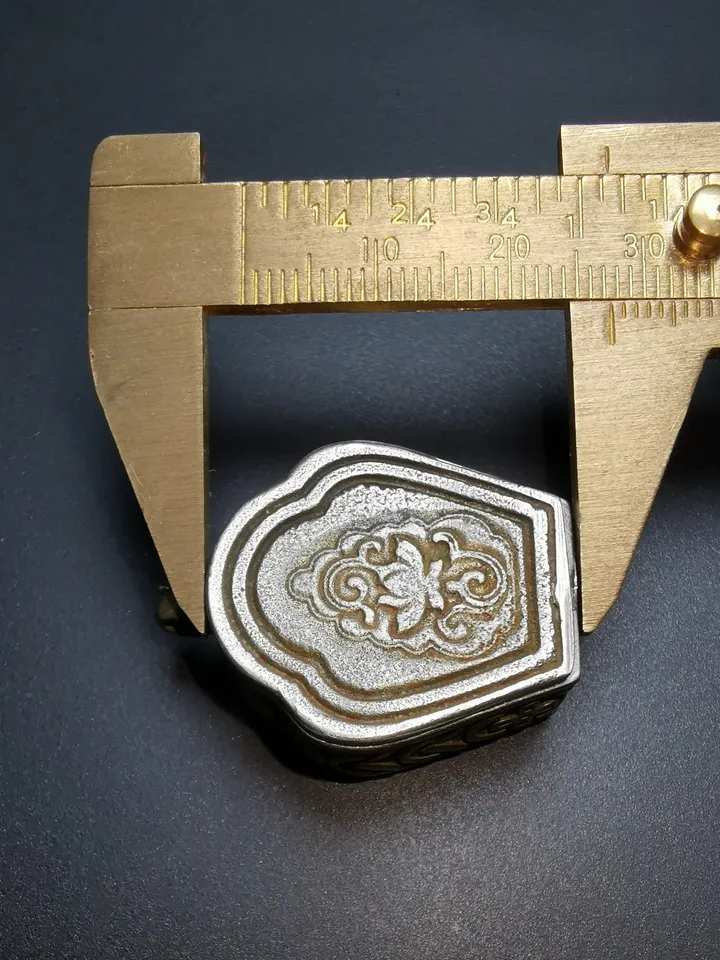 Gandhanra Antique Handmade Gau Ghau Shrine, Je Tsongkhapa,Losang Drakpa,Je Rinpoche,Mini Tibetan Buddhist Altar Amulet Pendant