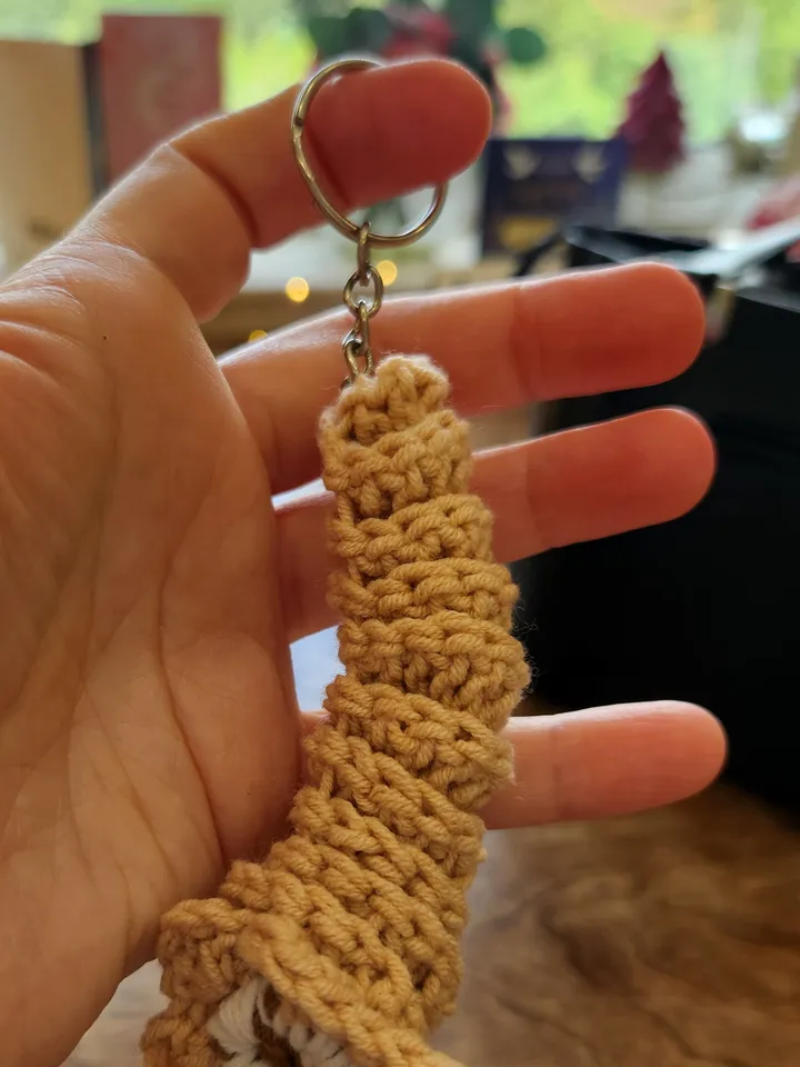 Sandworm Crochet Pattern for Beginners, DIY Keychain & Bag Charms PDF in English, French, German