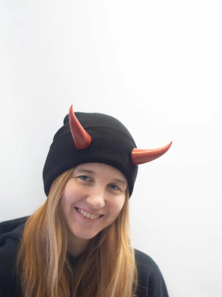 Black Beanie with red devil horns, slouchy fisherman-style beanie with bull horns for Halloween, Photoshoot, Realistic Fantasy Cosplay Horns