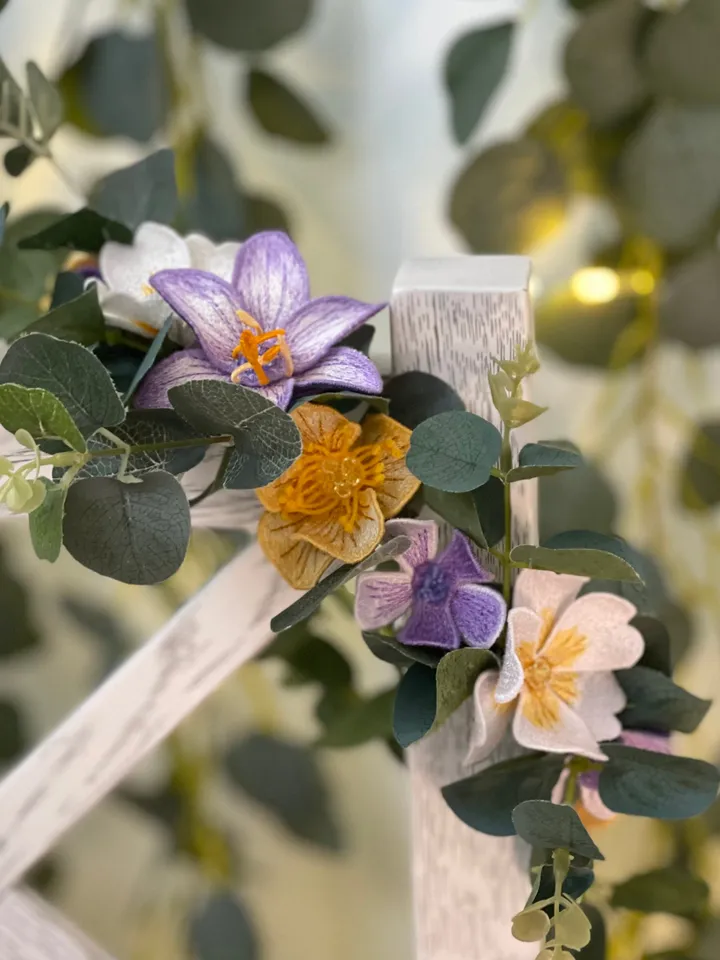 A set of spring three-dimensional flowers for creating jewelry and decorating machine embroidery designs.