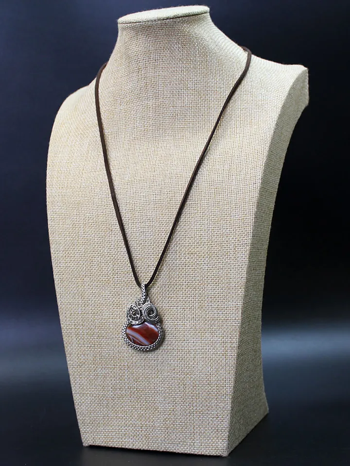 Handmade pendant made of nesilber wire with agate stone.