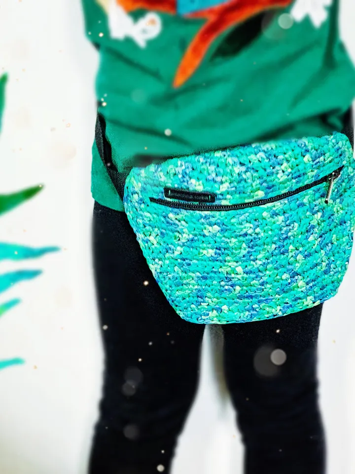 Fanny pack with raffia yarn, toddler kids crochet purse bag, crochet belt bag, bag from raffia, crochet boho hip bag, bum bag