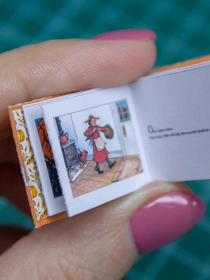 TEMPLATE Miniature Halloween Book of the Little Old Lady