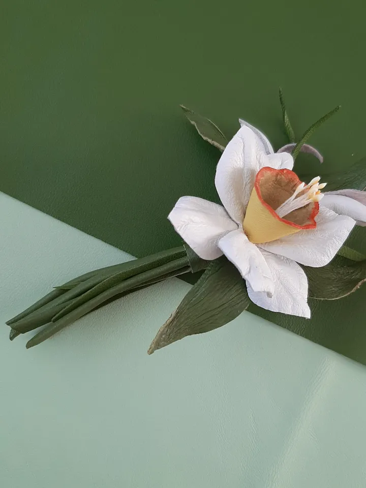 White daffodils leather brooch 3rd anniversary gift for wife, Leather women's jewelry, art.5