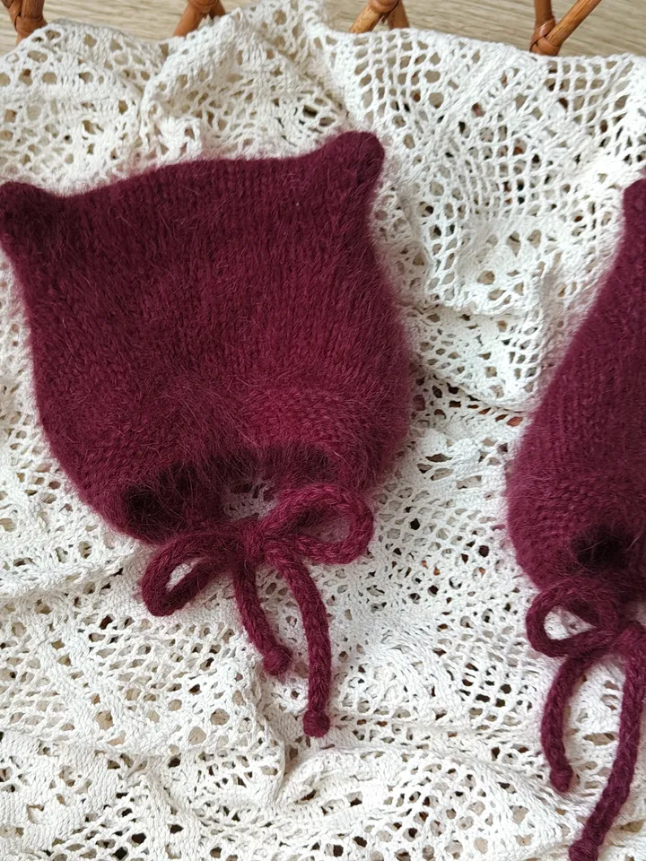 Baby hat. Baby bonnet. Hand knitted kitten bonnet. Kitty Kat hat. Vintage Bonnet
